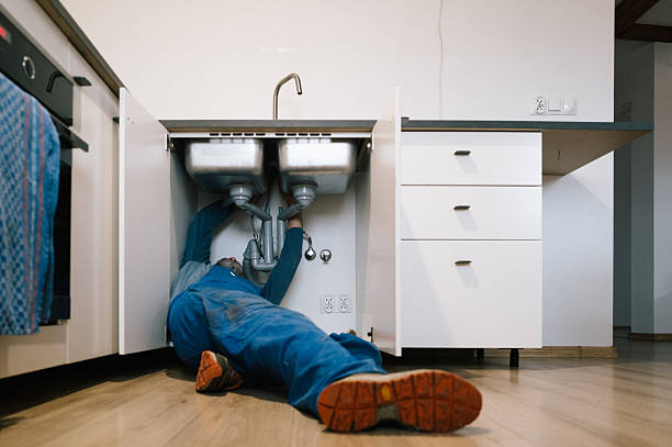 Professional Leak Detection technician working in Garden City, MI